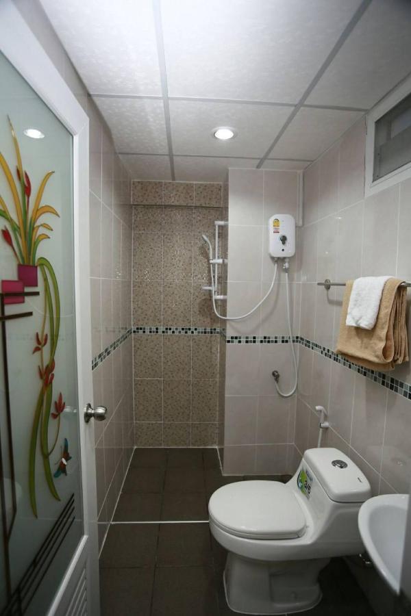 Roomquest Suvarnabhumi Ladkrabang 42 Bangkok Exterior photo